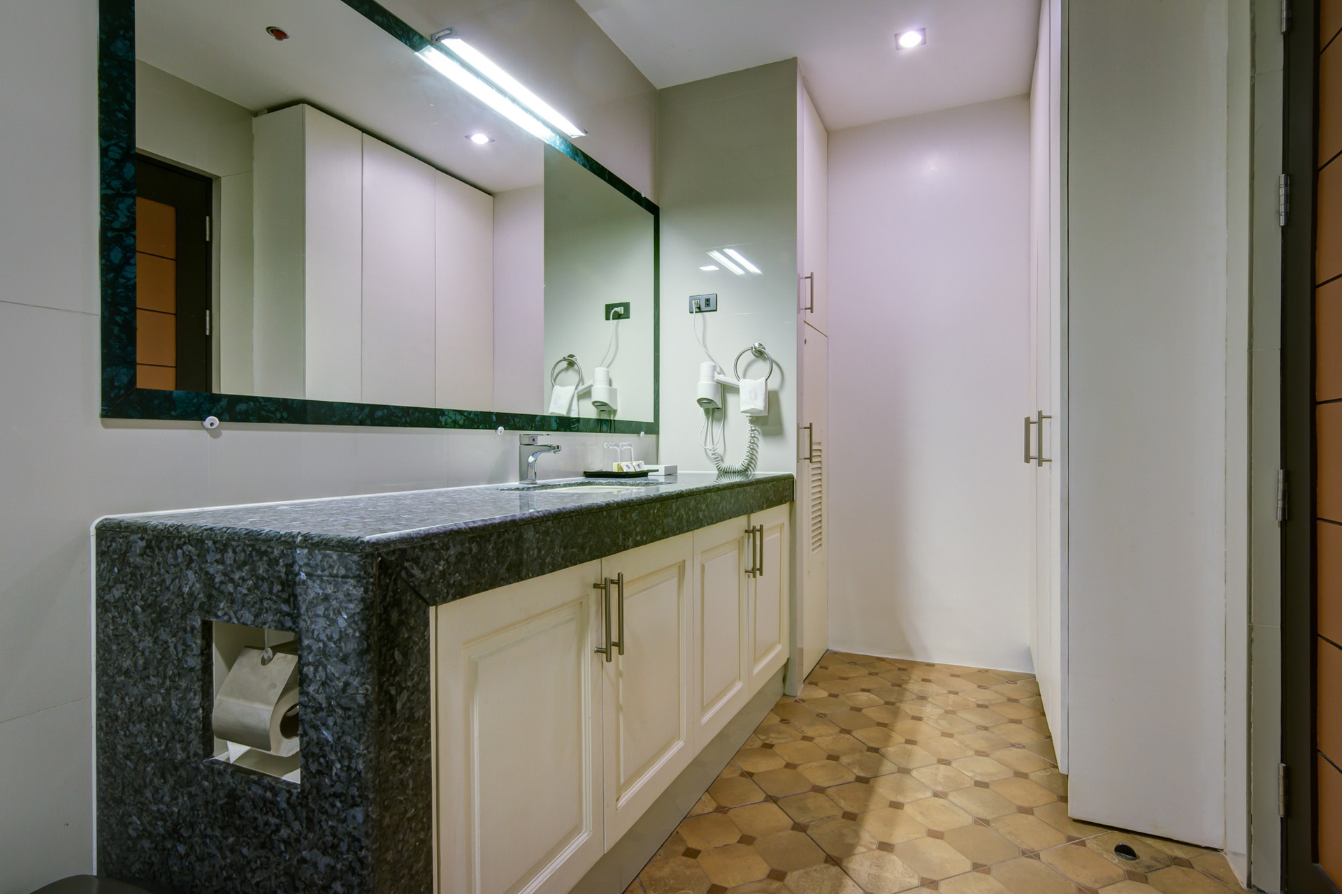 rooms_premier-suite (7)